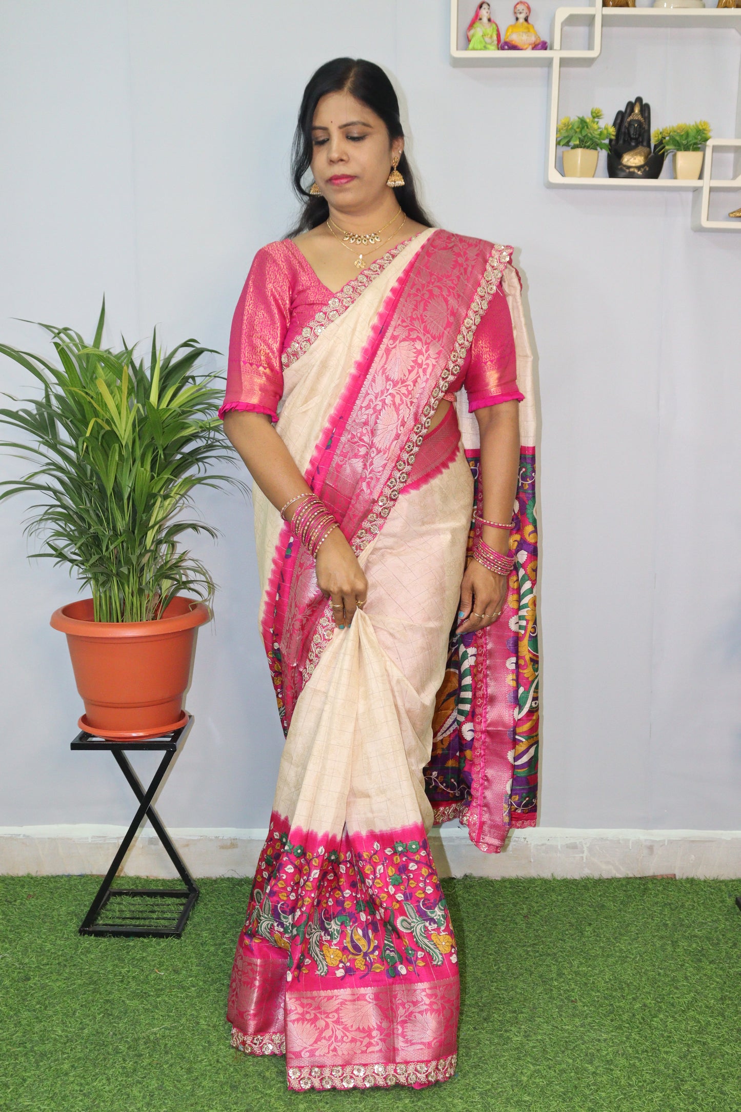 EXCLUSIVE DOLA SILK LAYS BORDER SAREE