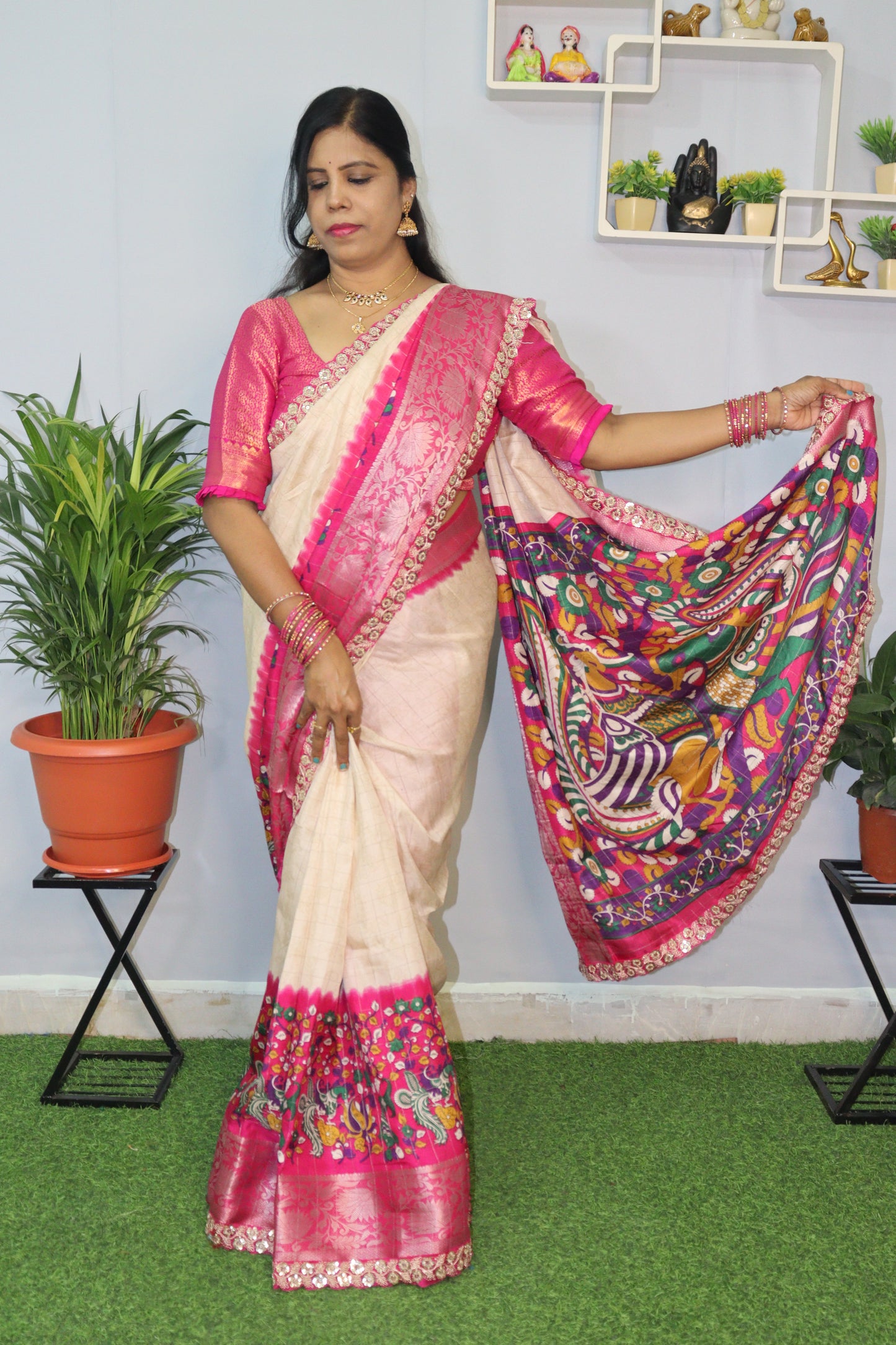 EXCLUSIVE DOLA SILK LAYS BORDER SAREE