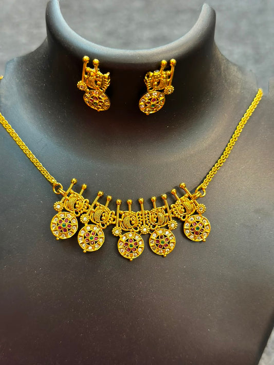 Bottu design choker