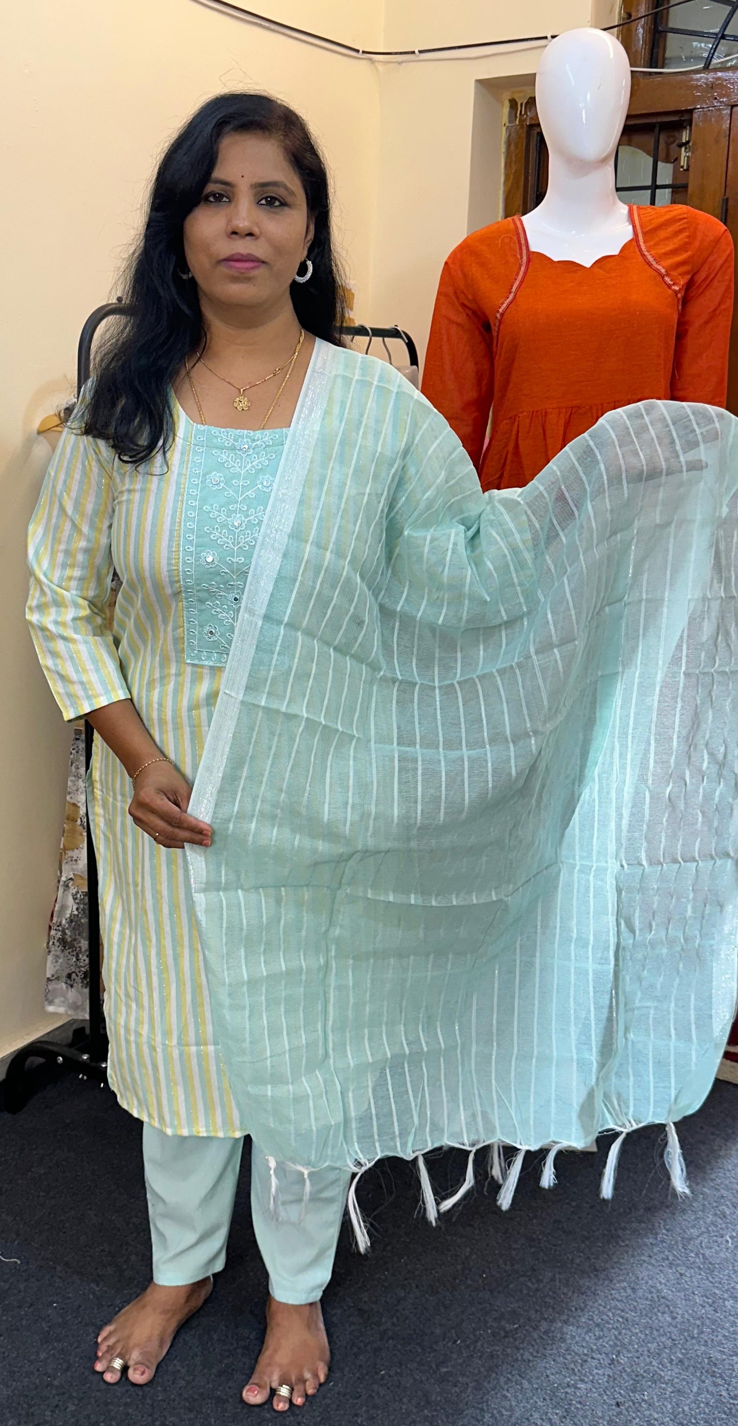 Beautfull embroidery slub cotton dresses