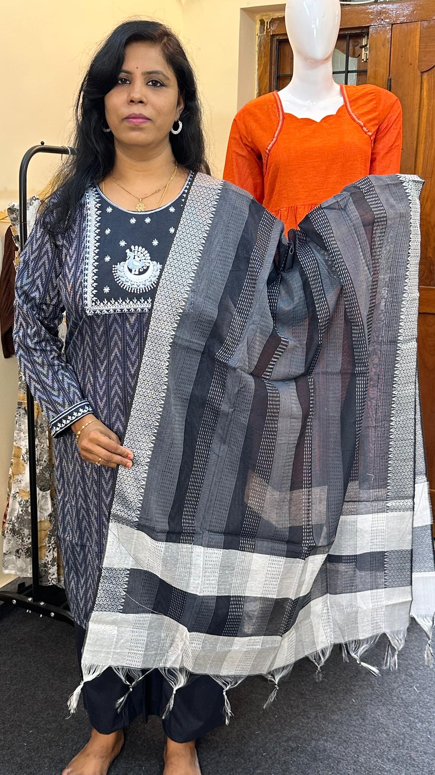 Beautfull embroidery slub cotton dresses